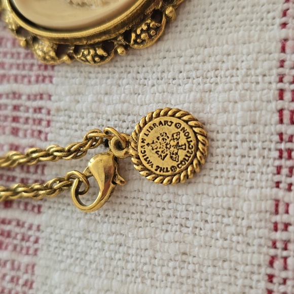 Vatican Library Collection Gold Madonna and Child Pendant with Gold Chain - EUC - Picture 4 of 8